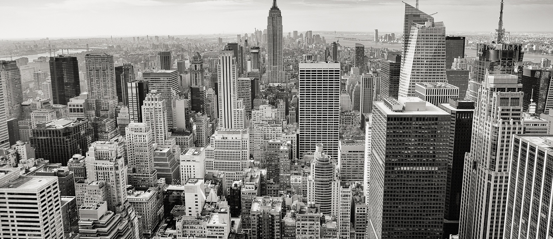 urban_skyline_manhattan_bw.jpg